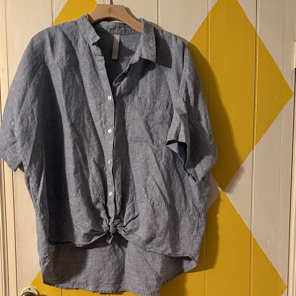 Athleta 100% linen, slightly oversized, Light Blue Casual Button Down Shirt